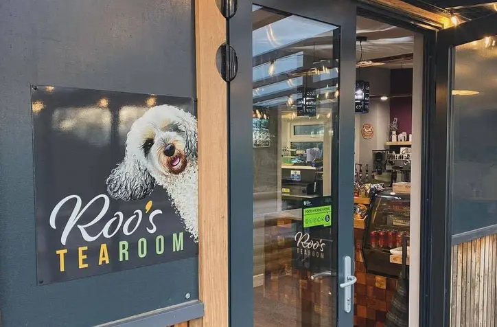 Roos Tearoom Logo